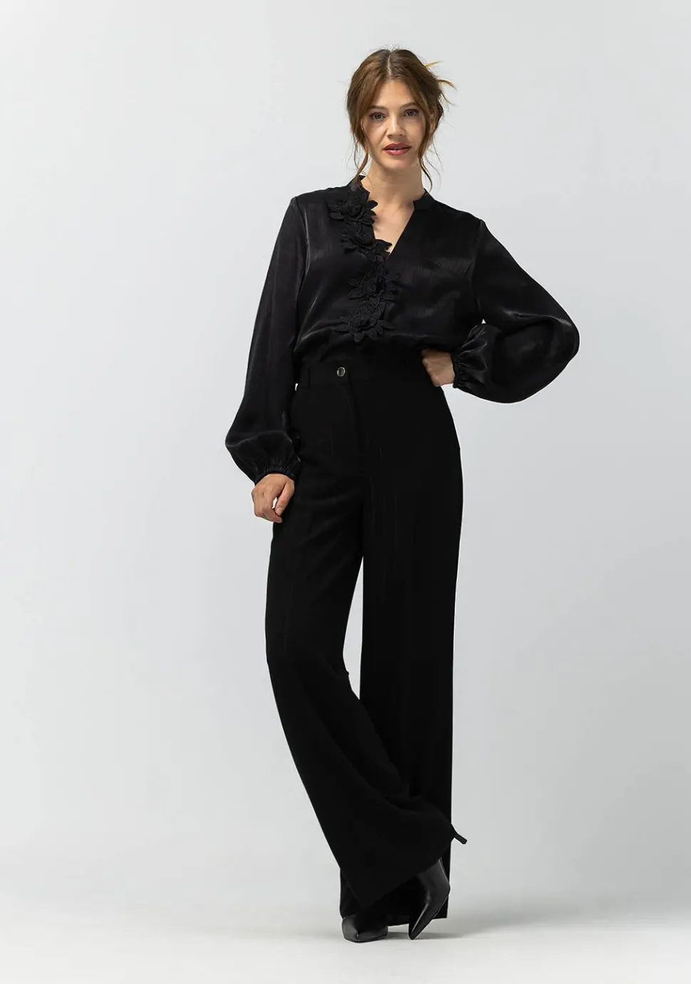 LABEL DOT BLOUSE