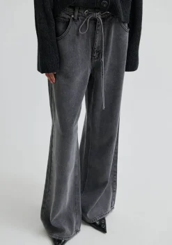 SECOND FEMALE JEANS