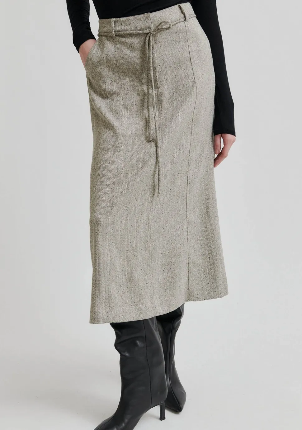 SECOND FEMALE ROK