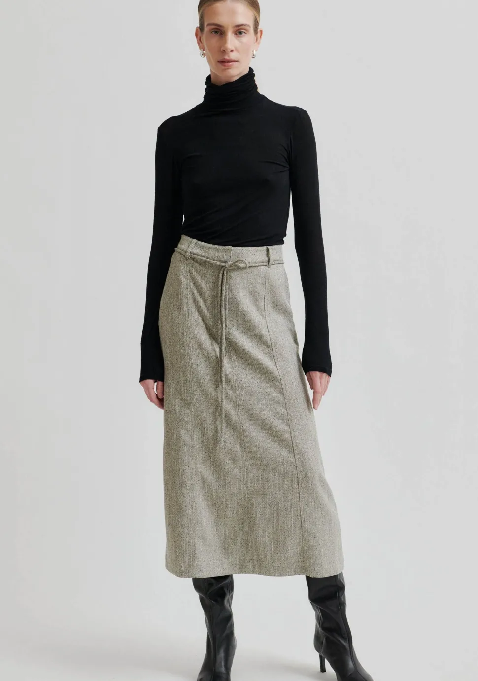 SECOND FEMALE ROK