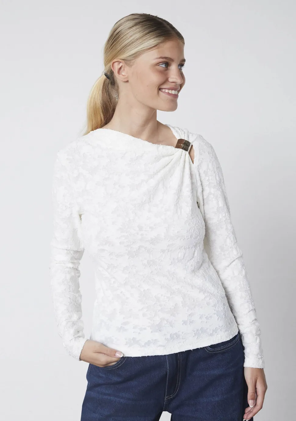 SISTERS POINT SHIRT
