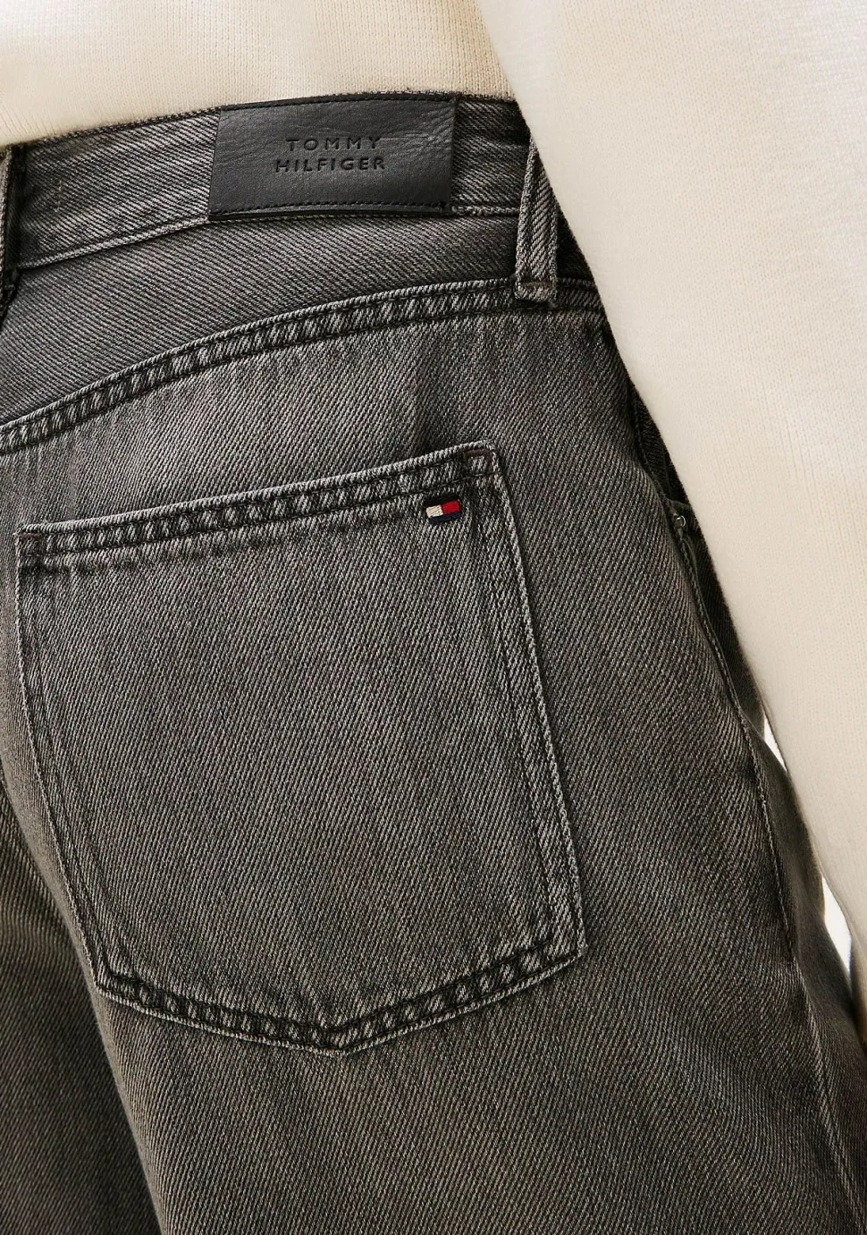 TOMMY HILFIGER JEANS