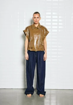 WITH BLACK GILET
