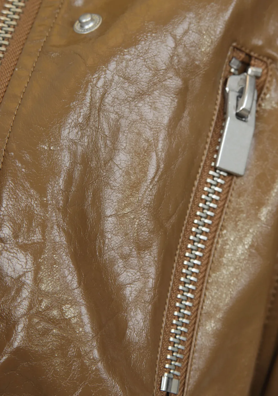 WITH BLACK GILET