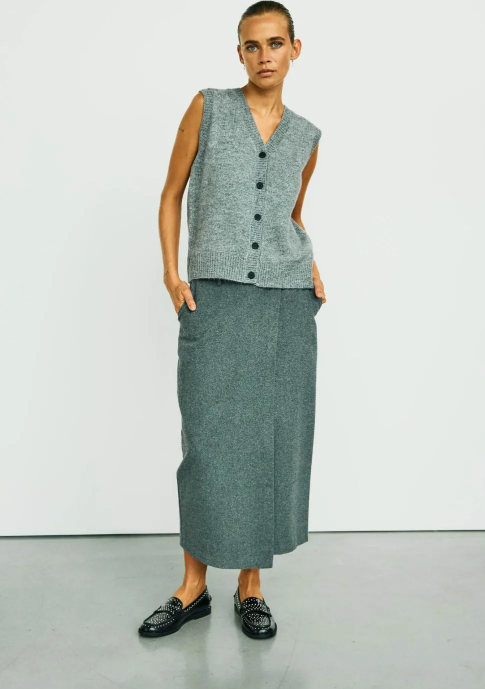 WITH BLACK GILET
