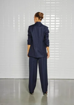 WITH BLACK PANTALON